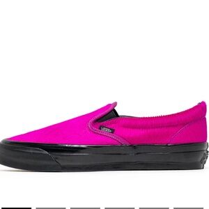 Vans LX Classic Slip-On 98 in Bright Pink